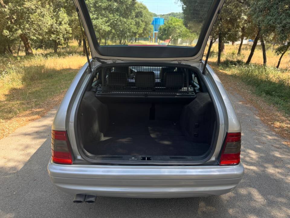Image 11/36 of Mercedes-Benz C 43 AMG T (1998)