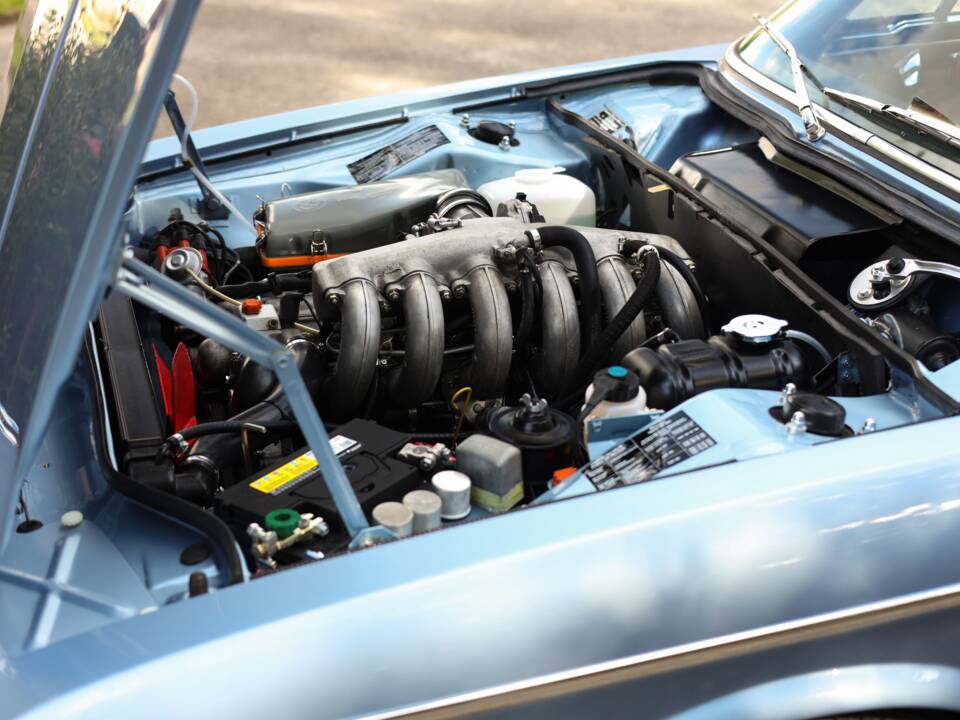 Image 27/73 of BMW 3.0 CSi (1973)