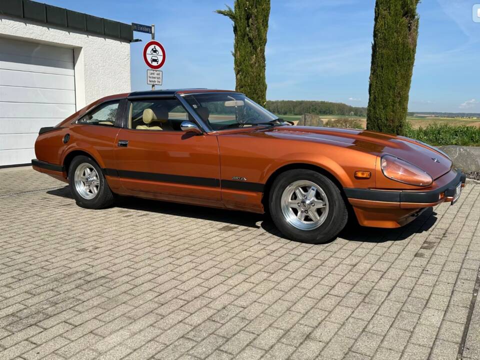 Image 2/14 of Datsun 280 ZX (1983)