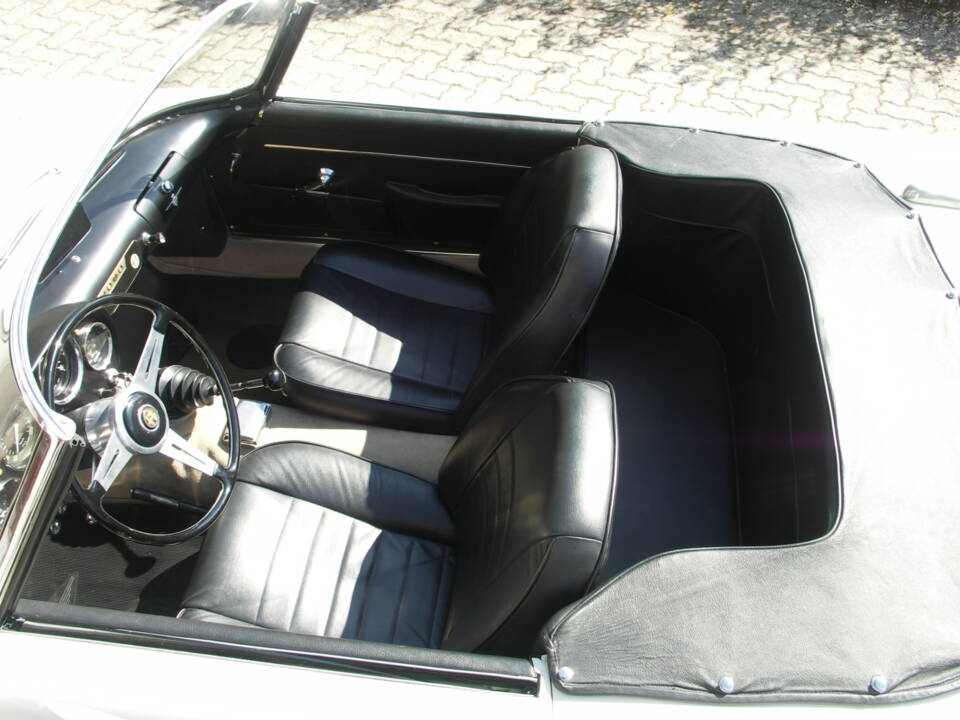 Image 17/40 of Alfa Romeo 2000 Spider (1959)