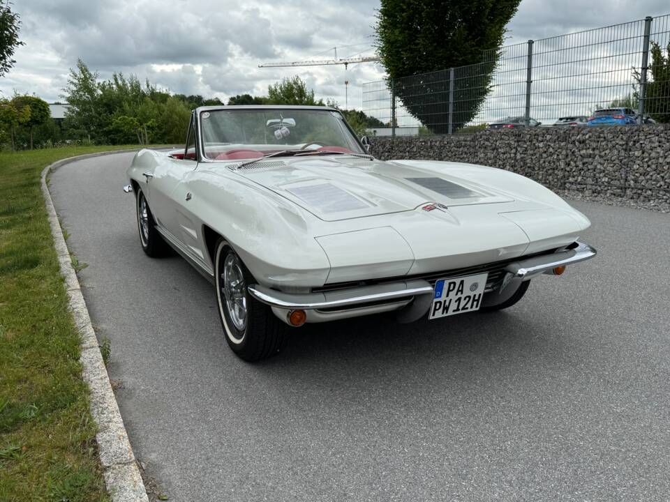 Image 7/52 of Chevrolet Corvette Sting Ray Convertible (1963)