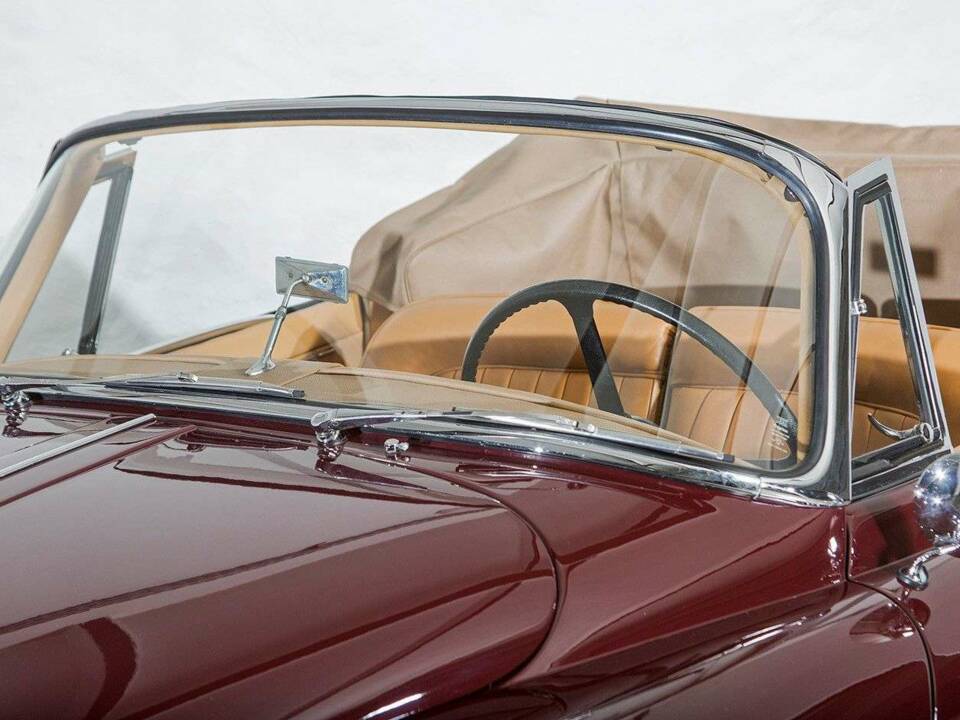Imagen 10/20 de Jaguar XK 150 DHC (1959)