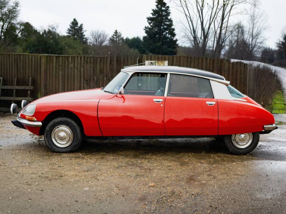 Image 2/24 de Citroën DS 20 A (1973)