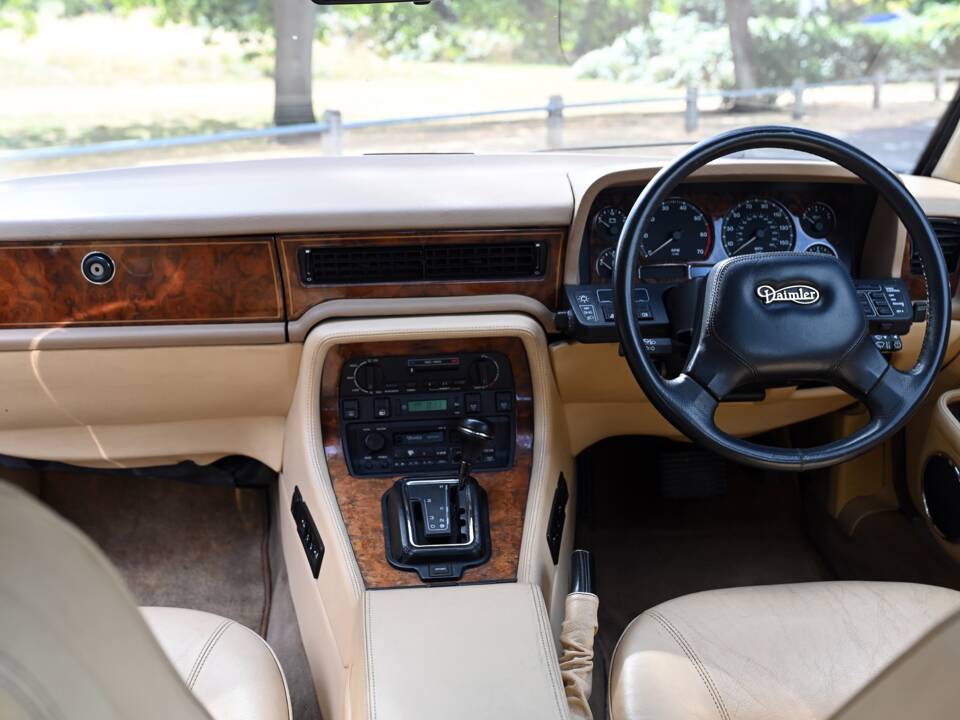 Image 14/21 of Daimler XJ 6 4.0 (1990)