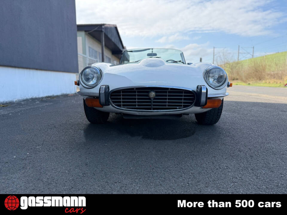 Image 3/15 of Jaguar E-Type V12 (1973)