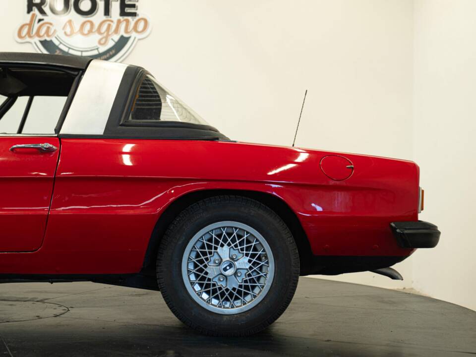 Image 13/50 of Alfa Romeo 1600 Spider (1972)