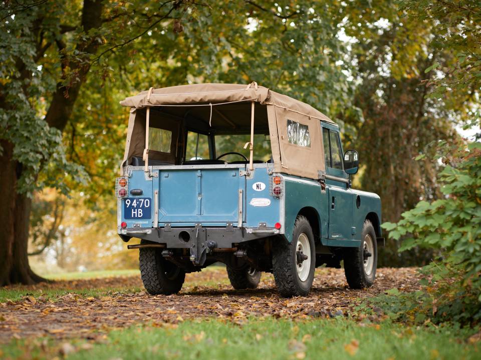 Image 21/50 of Land Rover 88 (1976)