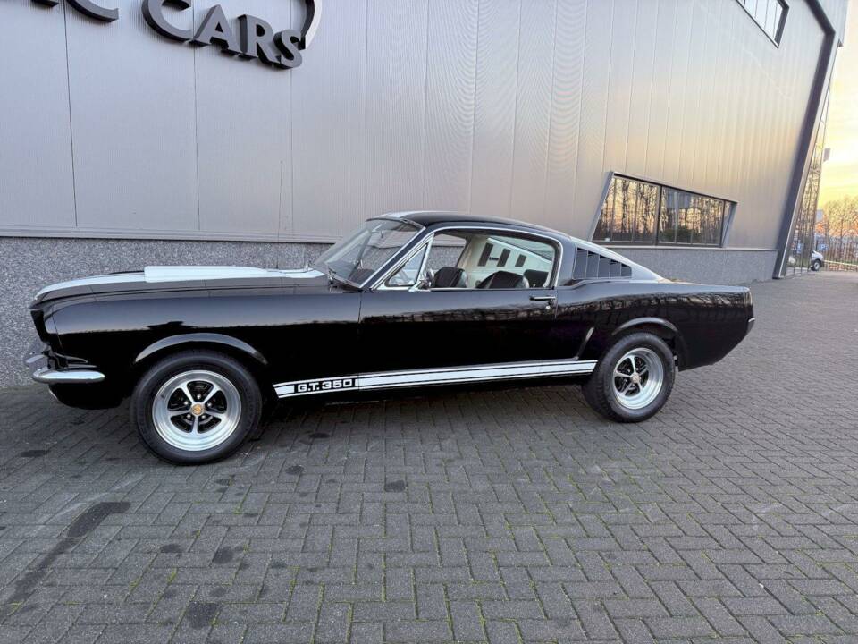 Image 4/36 of Ford Mustang 390 GTA (1966)