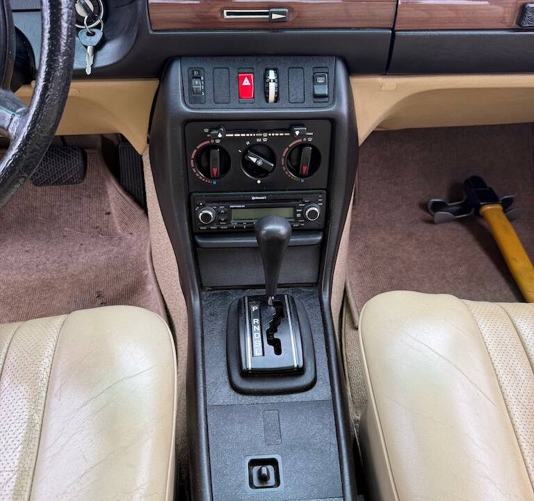 Imagen 9/34 de Mercedes-Benz 230 E (1983)
