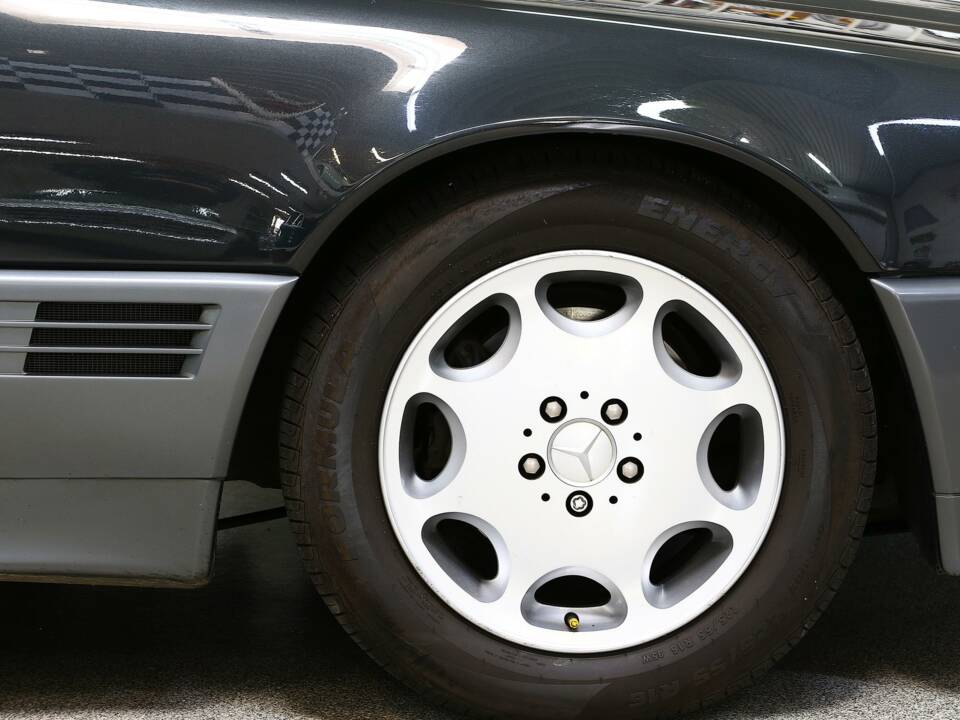 Image 26/36 of Mercedes-Benz 300 SL-24 (1993)