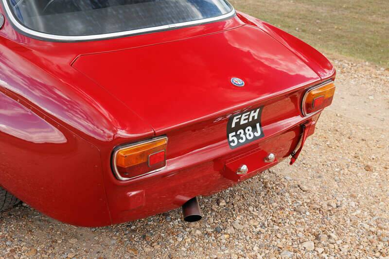 Image 34/50 de Alfa Romeo 1750 GT Veloce (1971)
