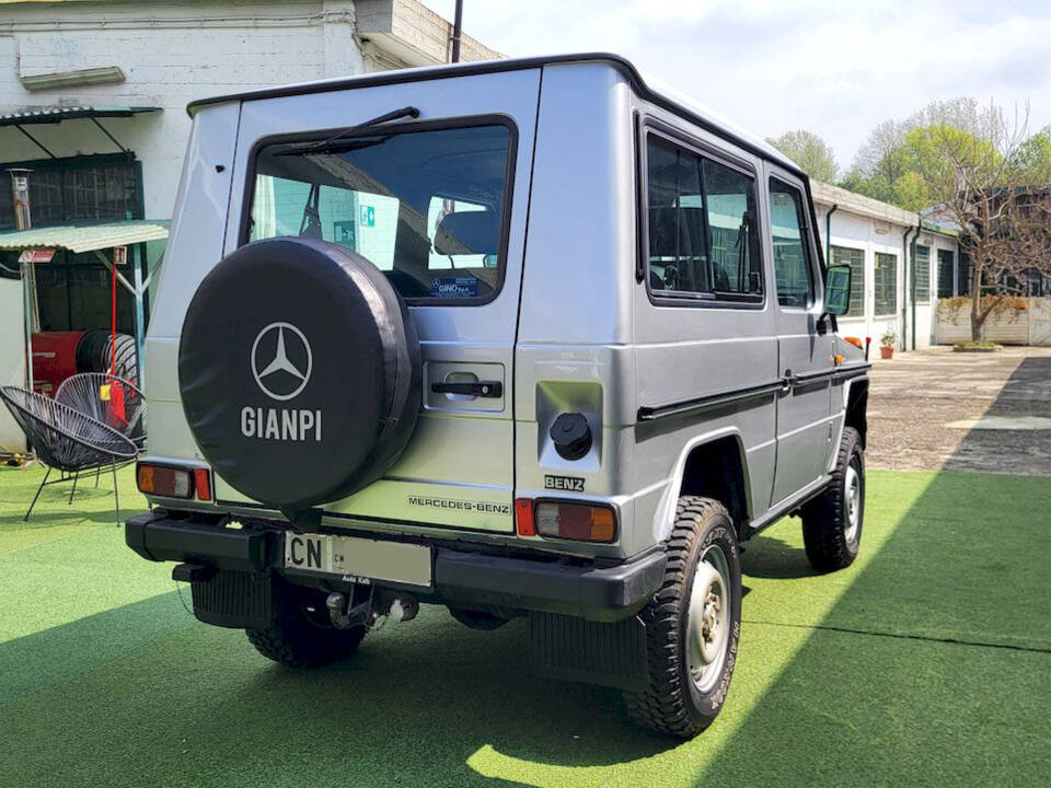 Image 13/55 of Mercedes-Benz 200 GE (SWB) (1990)