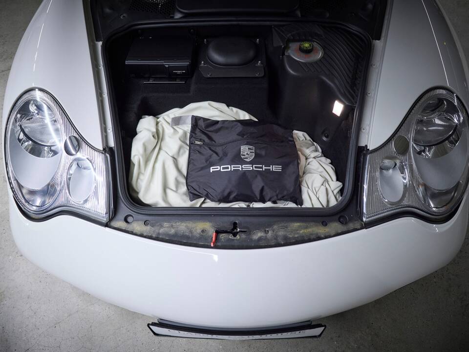 Bild 60/100 von Porsche 911 Carrera 4S (2004)