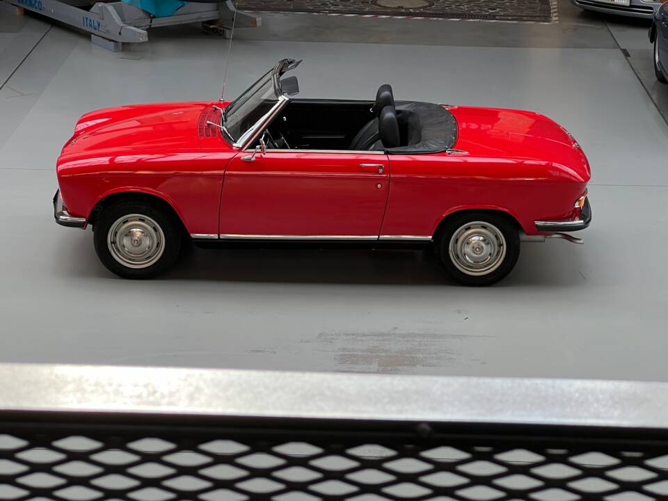 Image 12/39 of Peugeot 204 Convertible (1968)
