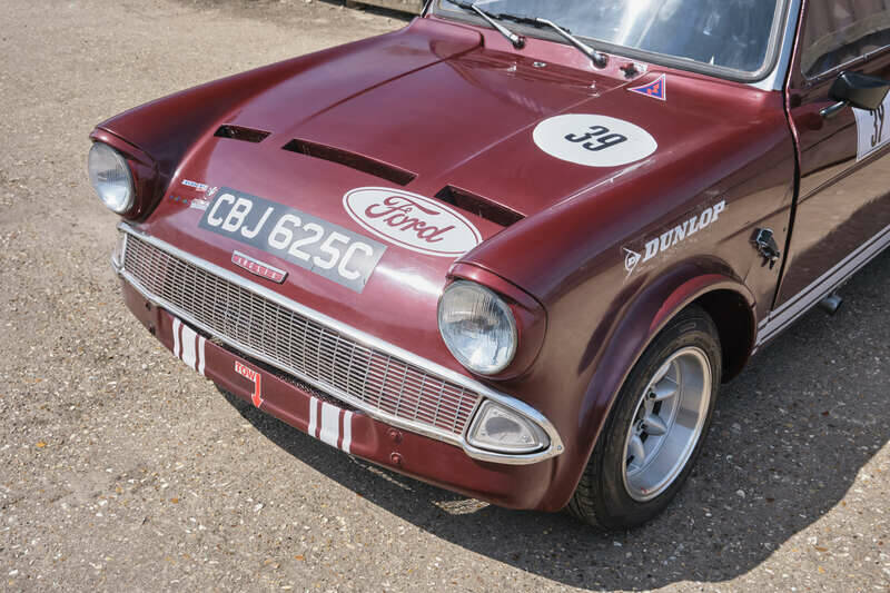 Image 39/50 of Ford Anglia (1965)