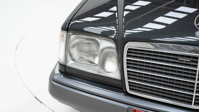 Image 10/15 of Mercedes-Benz E 220 (1994)