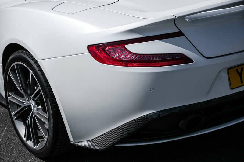 Image 36/50 of Aston Martin Vanquish Volante (2014)