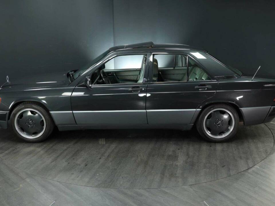 Afbeelding 3/30 van Mercedes-Benz 190 E 3.2 AMG (1992)