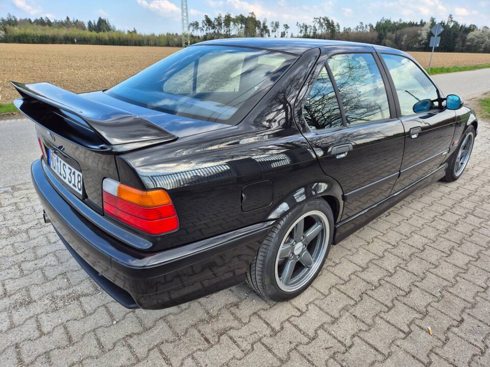Image 6/49 of BMW 318is "Class II" (1994)