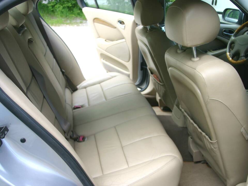 Bild 20/51 von Jaguar S-Type 4.0 V8 (2000)