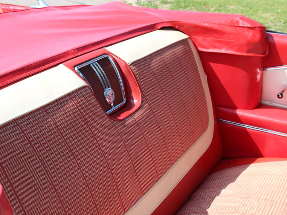 Bild 17/31 von Chevrolet Impala Convertible (1960)