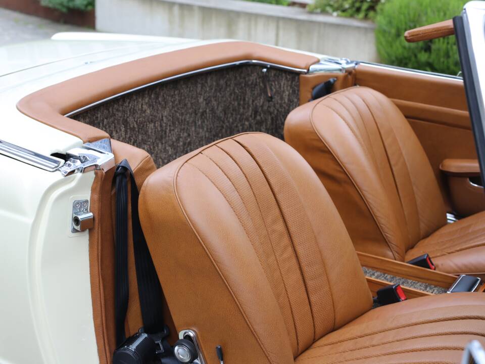 Imagen 26/50 de Mercedes-Benz 230 SL (1965)