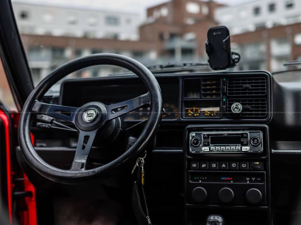 Image 10/10 of Lancia Delta HF Integrale (1988)