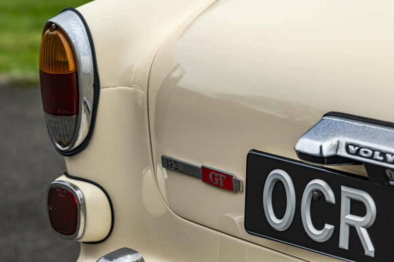 Image 25/50 of Volvo P 123 GT (1968)