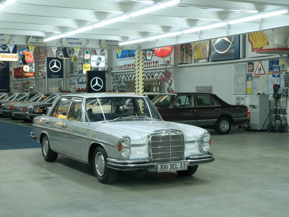 Image 16/50 of Mercedes-Benz 300 SEL 3.5 (1972)