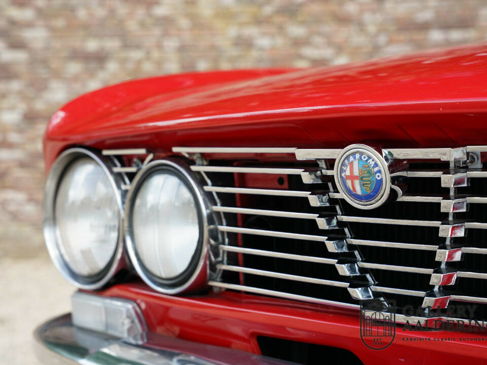 Image 37/50 of Alfa Romeo Giulia GT 1300 Junior (1975)