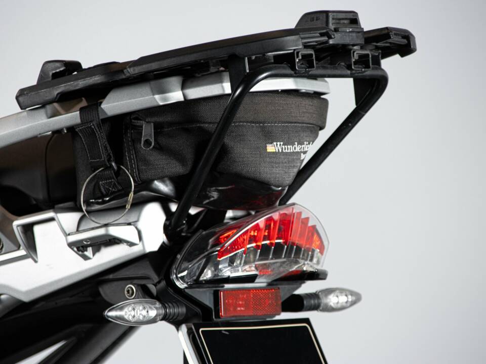 Image 12/50 of BMW DUMMY (2010)