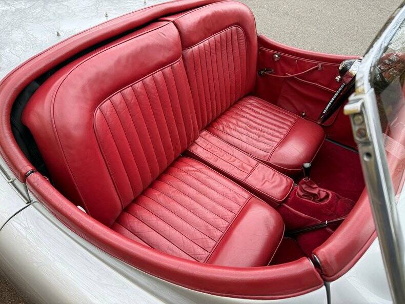 Image 12/50 of Jaguar XK 120 OTS (1953)