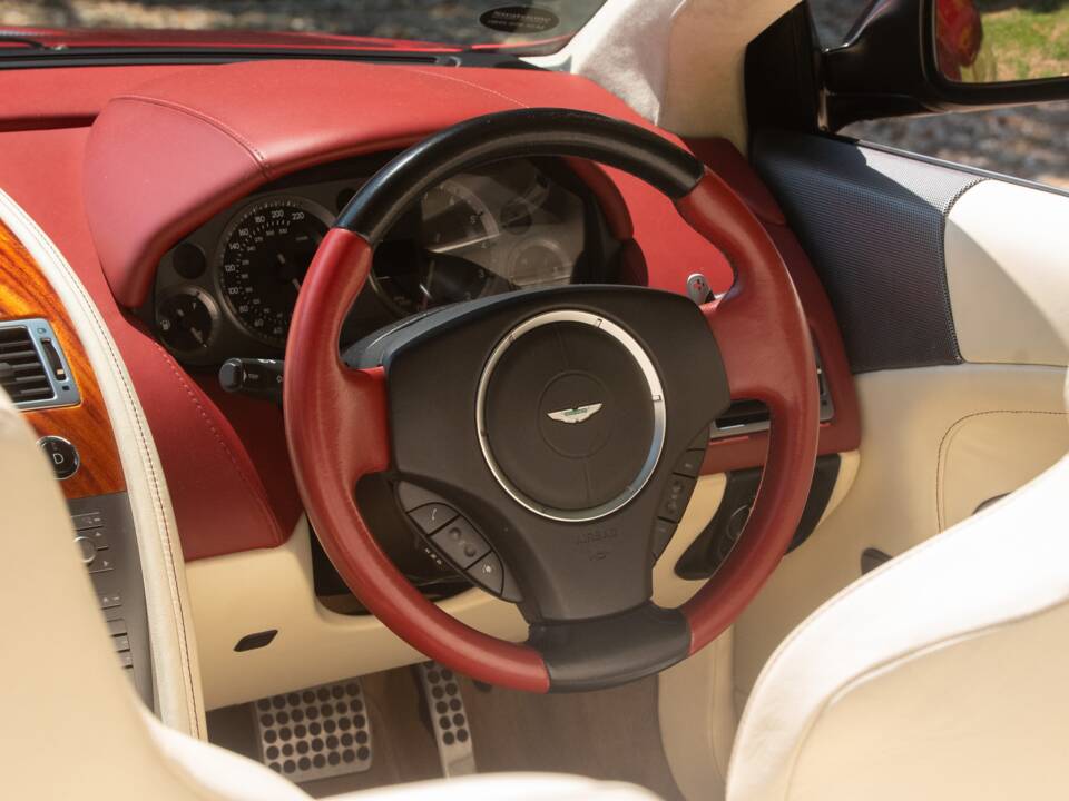 Image 49/50 of Aston Martin DB 9 Volante (2006)