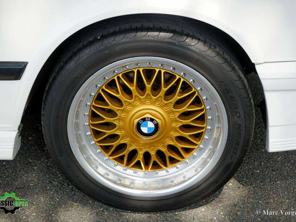 Image 38/51 of BMW M 535i (1985)