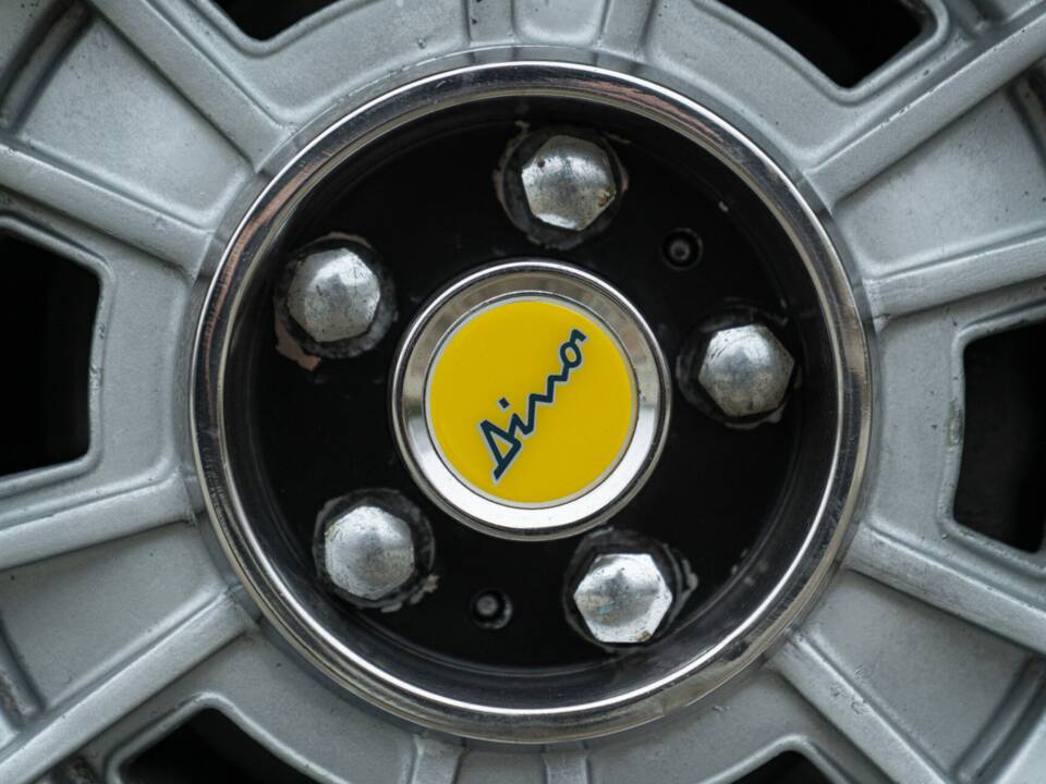 Image 32/50 of Ferrari Dino 246 GT (1971)