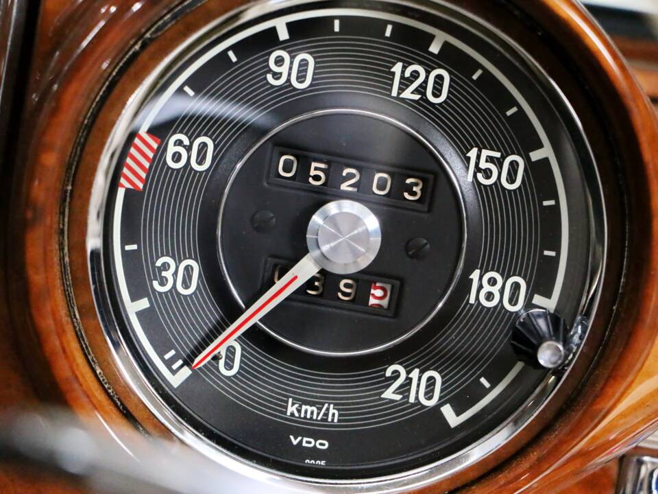 Image 21/27 of Mercedes-Benz 300 SE (1967)