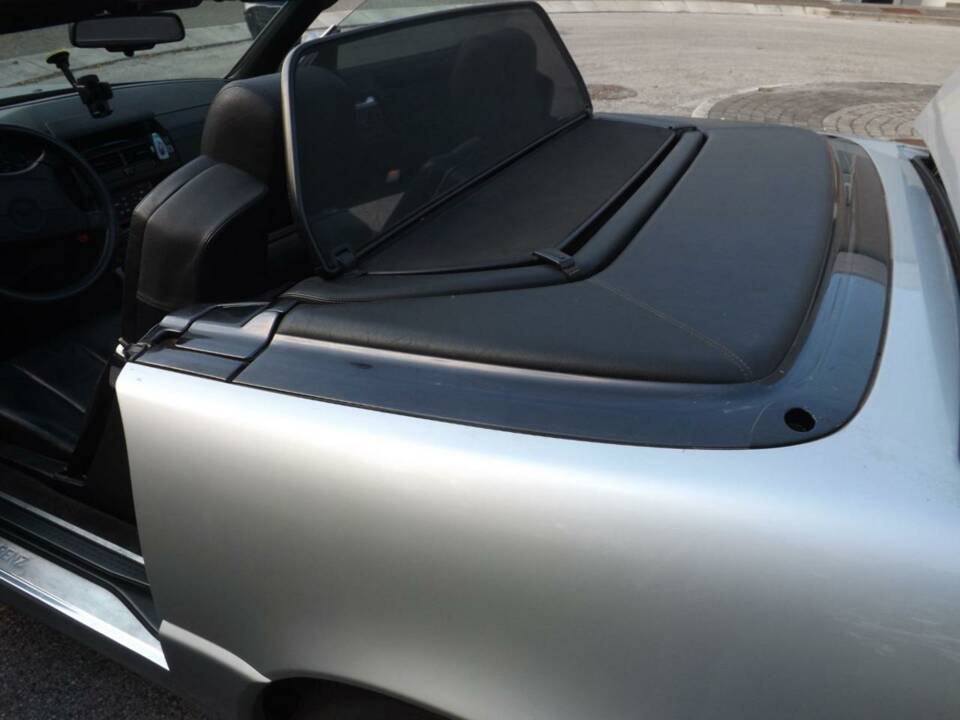 Immagine 23/50 di Mercedes-Benz SL 280 (1995)