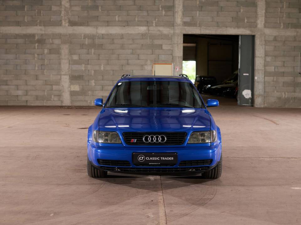 Image 27/113 of Audi S6 Plus Avant (1996)