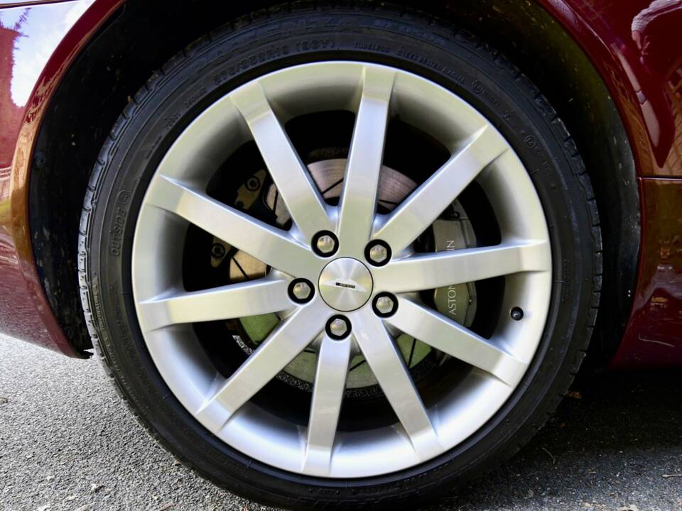 Bild 49/50 von Aston Martin DB 9 (2005)
