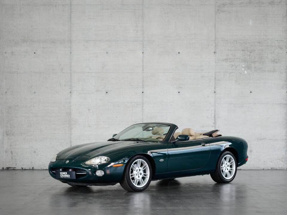 Bild 1/50 von Jaguar XK8 4.0 (2002)