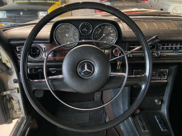 Image 17/35 of Mercedes-Benz 250 (1970)