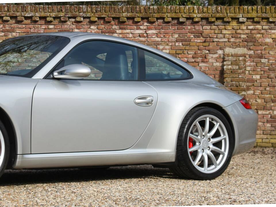 Image 16/50 of Porsche 911 Carrera S (2004)