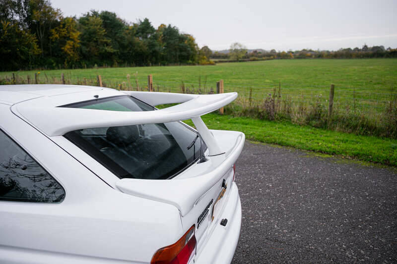 Image 38/41 de Ford Escort RS Cosworth (1992)