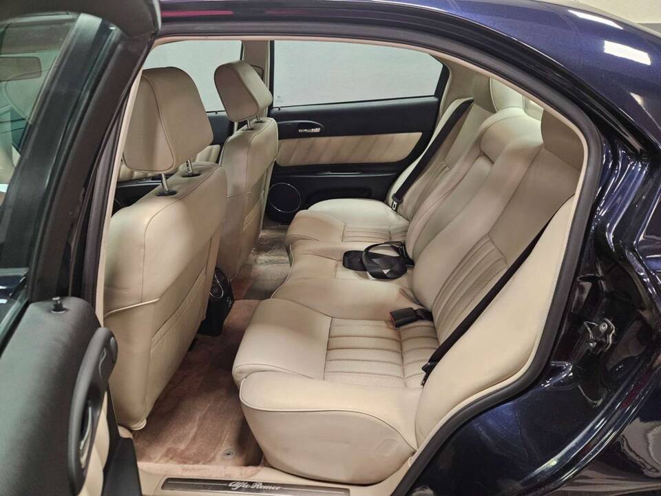 Immagine 15/16 di Alfa Romeo 166 2.0 V6 TB (2000)