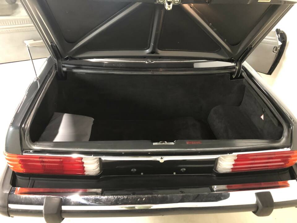 Afbeelding 12/24 van Mercedes-Benz 560 SL (1988)