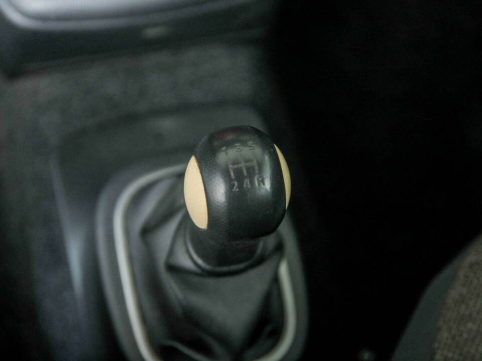Image 28/35 of Nissan Micra C+C 1.6 (2005)