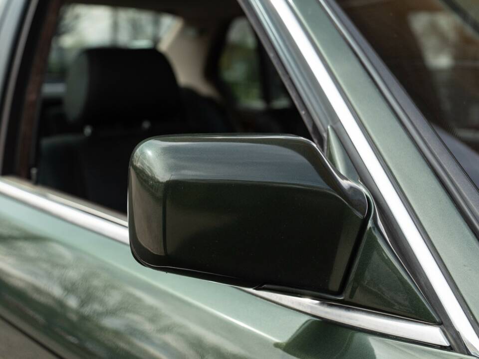 Image 13/36 of BMW 750iL (1989)