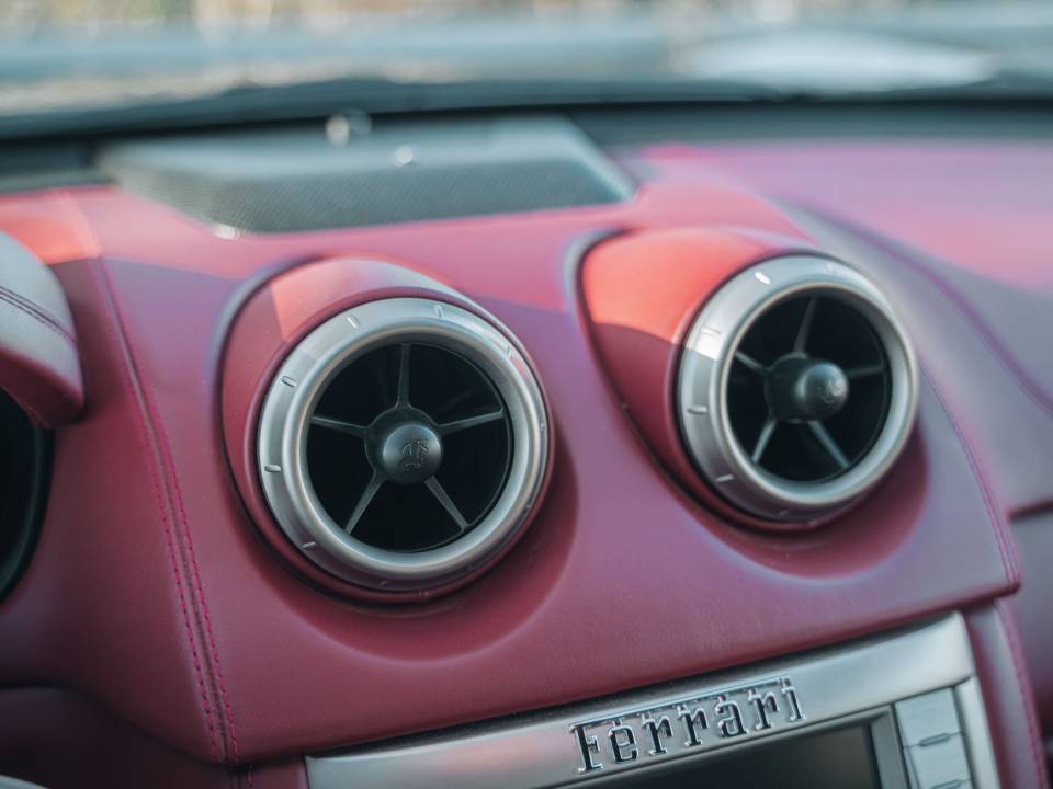 Imagen 44/69 de Ferrari California (2011)