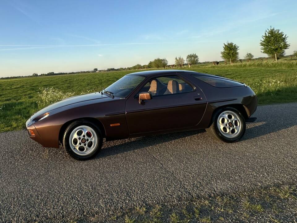 Image 4/8 de Porsche 928 (1981)