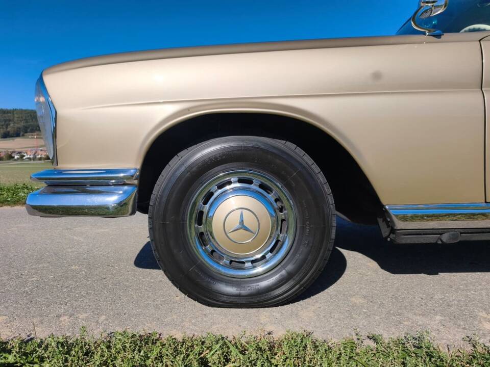 Afbeelding 30/30 van Mercedes-Benz 220 SE b (1961)